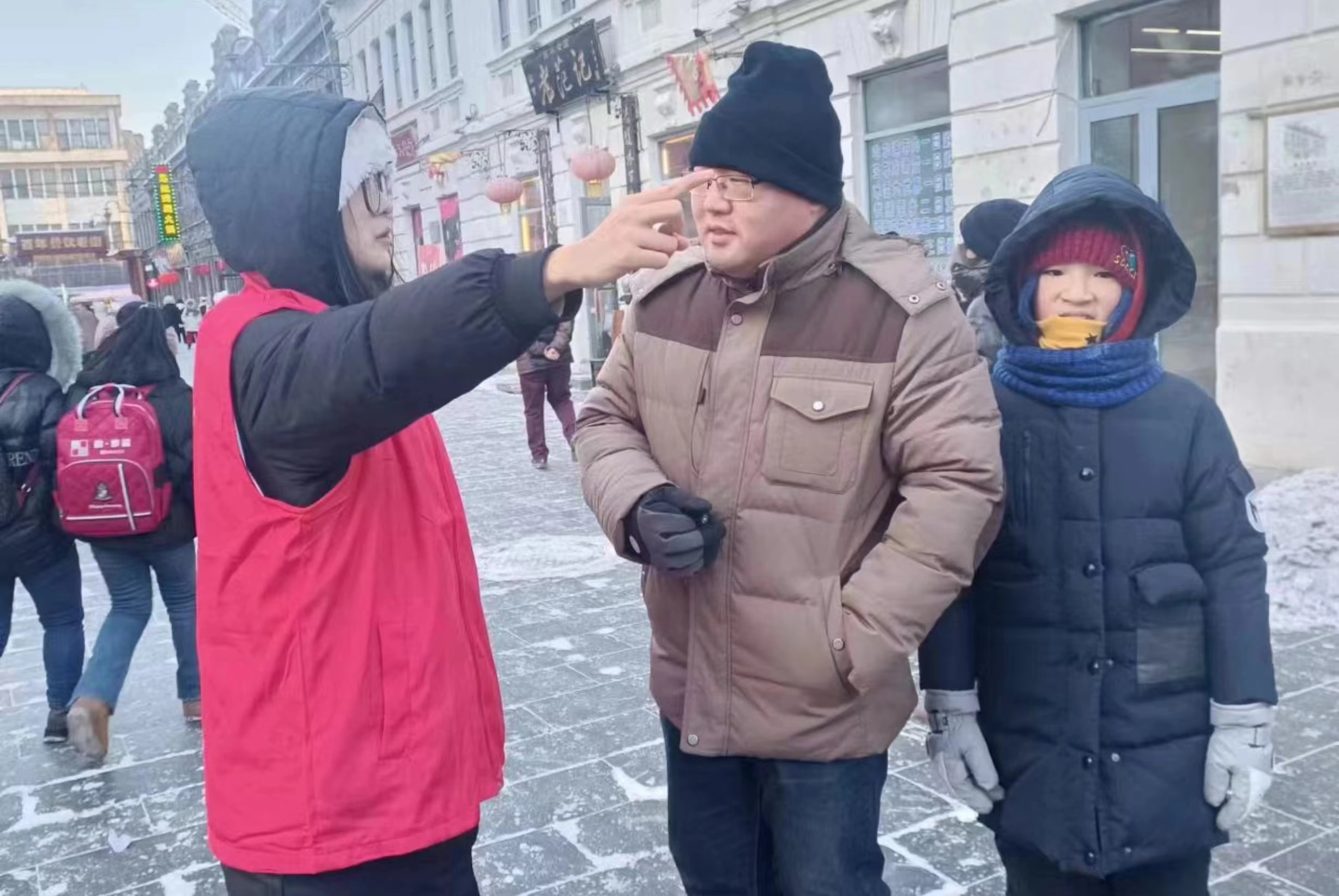 1708218608523376.jpg 大学生志愿服务0213004.jpg