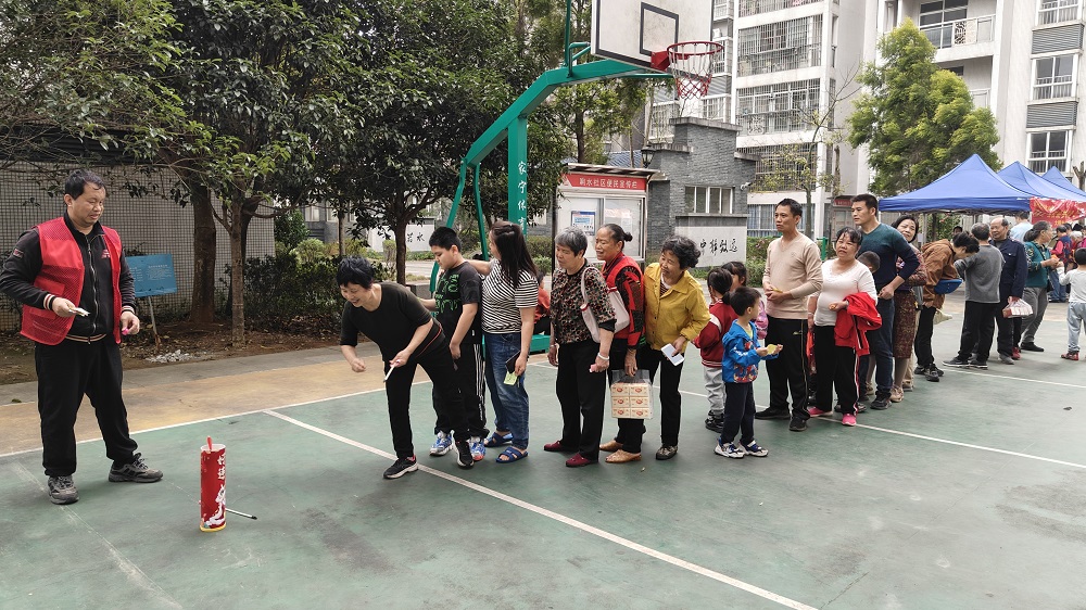 2024年2月20日上午，响水社区关工领导小组在桥都小苑小广场开展“喜迎元宵  追忆童年”元宵节游园活动  (4)1.jpg