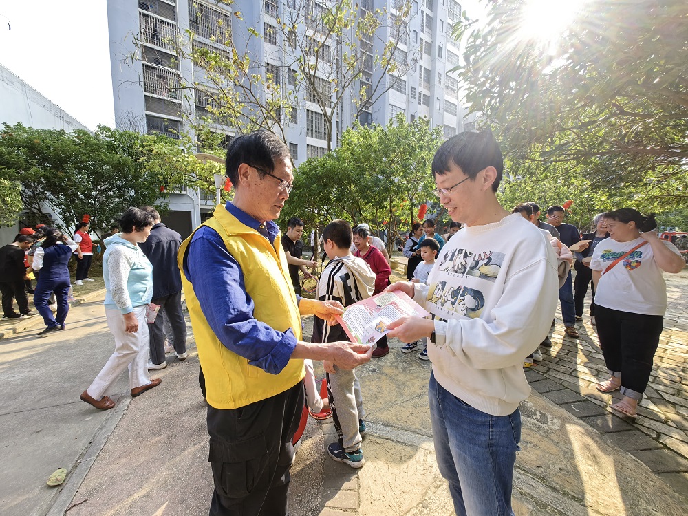 发放宣传资料1.jpg