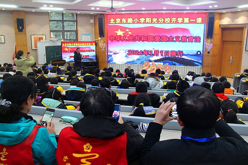 江苏省南京市玄武区关工委：“大思政课”进校园，向“新”开学第一课 (1).jpg