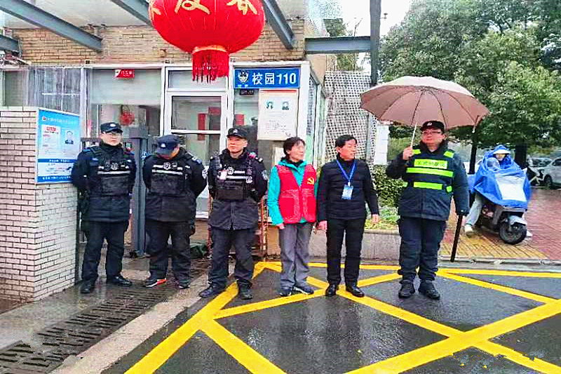 玄武湖街道关工委联合组织“五老”志愿者助力中小学生新年开学季(2).jpg