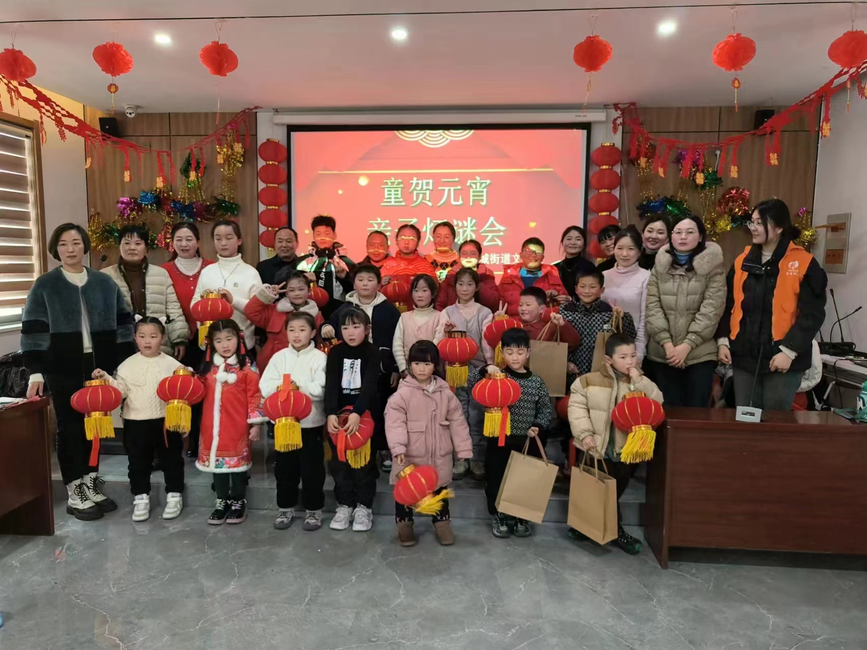 2月22日，西城关工委组织开展”童贺元宵亲子灯谜会”元宵佳节活动.jpg