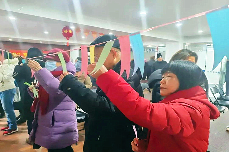 江苏省南京市玄武区唱经楼社区关工委开展“欢乐猜灯谜，‘唱’享过元宵”活动(2).jpg