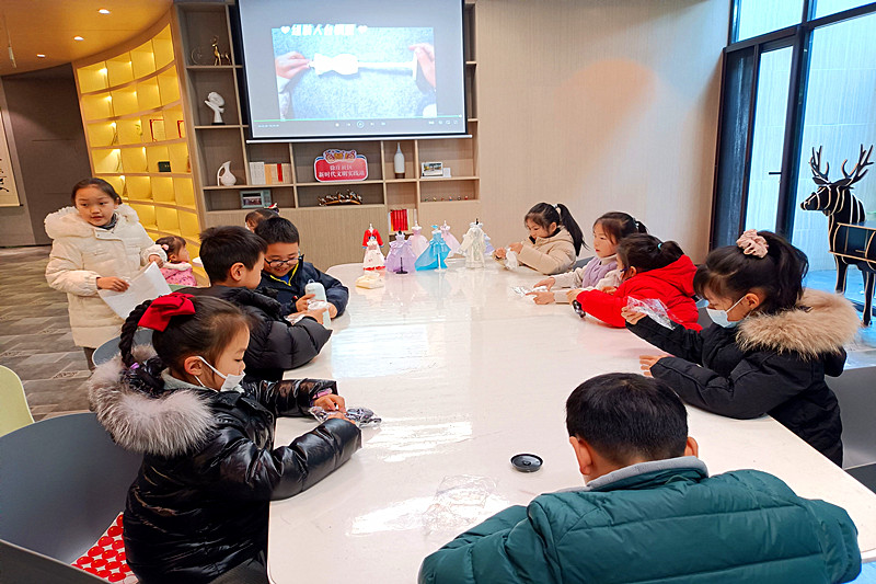 江苏省南京市玄武区徐庄社区关工委开展青少年艺术小课堂之儿童服装设计活动（2）.jpg