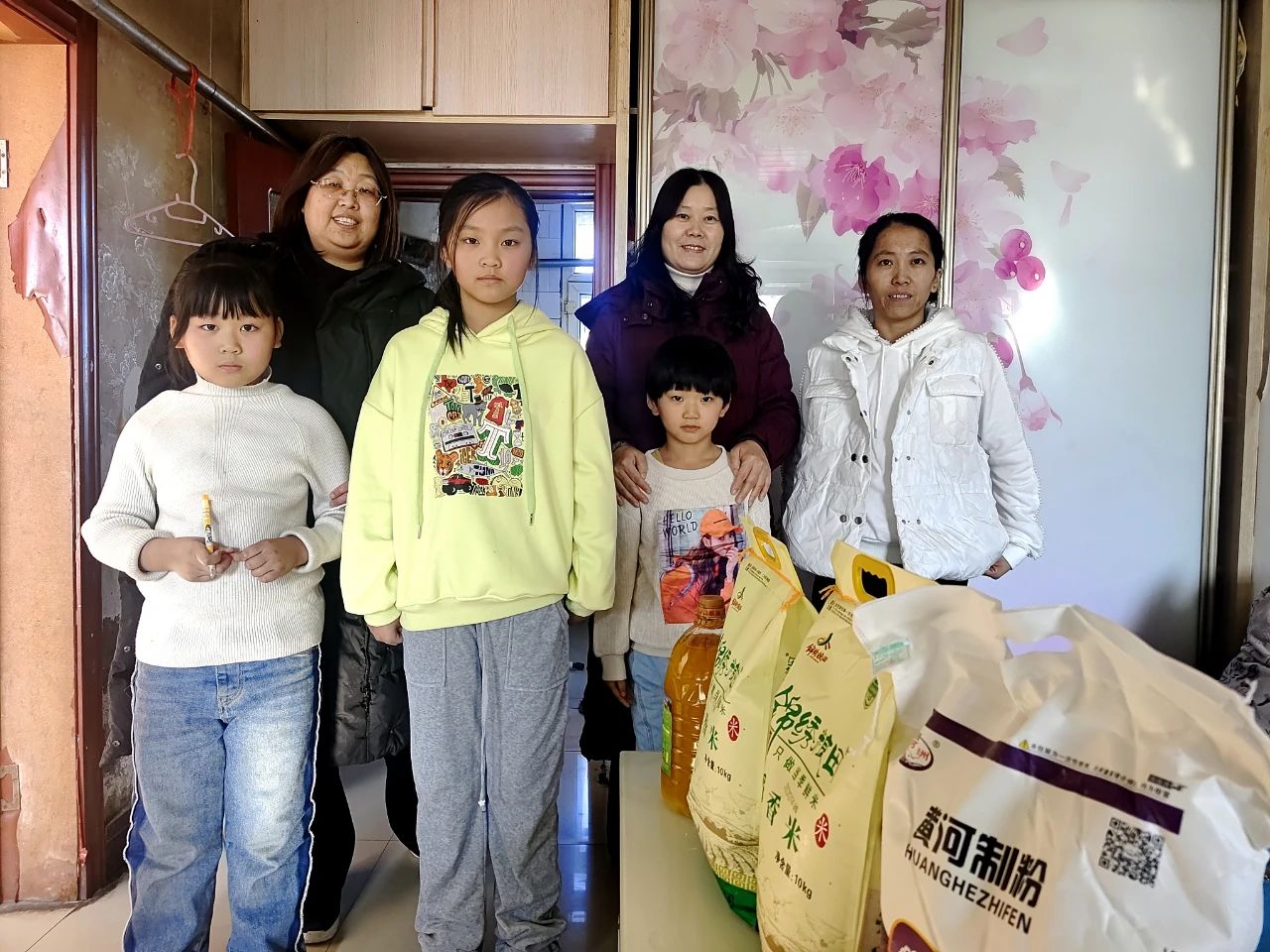 红岗区妇联慰问贫困学生.jpg