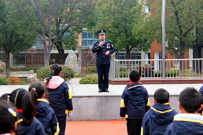 江苏省南京市玄武区玄武湖街道关工委联合开展学雷锋主题宣讲活动(4).jpg