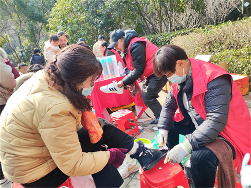学雷锋 树新风 践行动 (1).jpg
