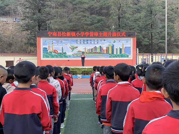 学雷锋主题升旗仪式_副本.jpg