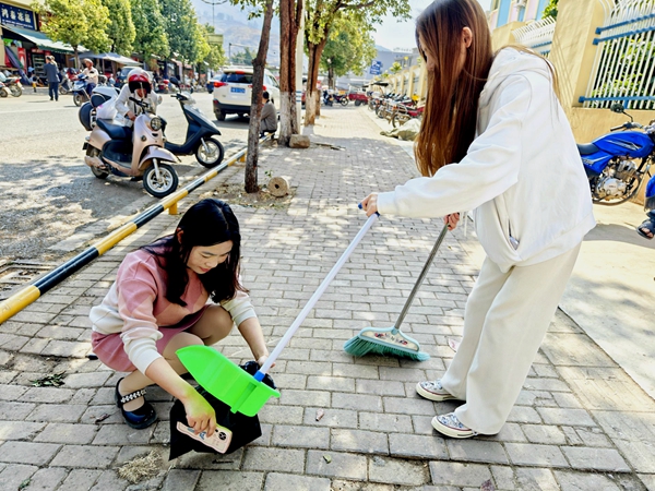 清扫地面（1）.jpg