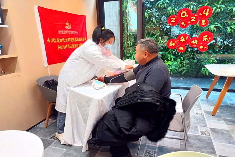 江苏省南京市玄武区徐庄社区关工委联合开展了学雷锋文明实践志愿活动(1).jpg