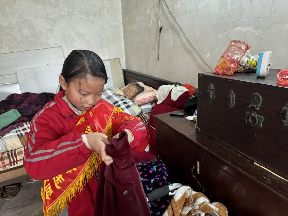 新星小学关爱老人.png