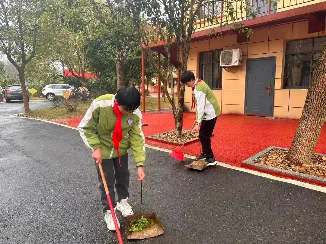 3.6十六中学雷锋.jpg