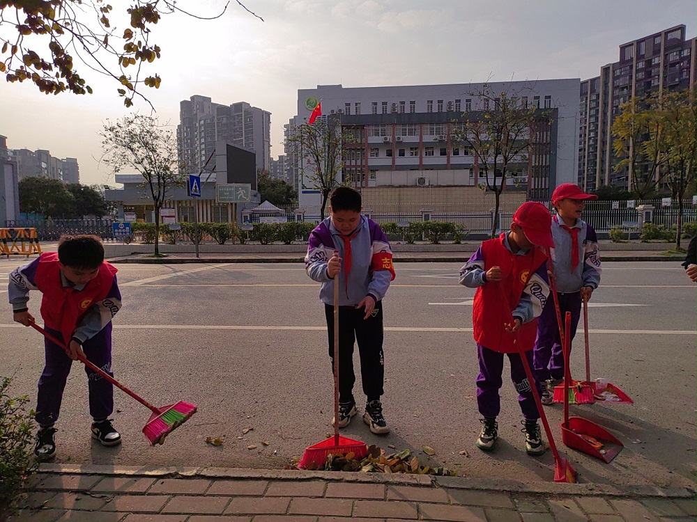 2024年3月7日上午柳州市鱼峰区响水社区关工领导小组联合柳石路第四小学开展“学雷锋·文明实践我行动”志愿服务活动  (5)1.jpg