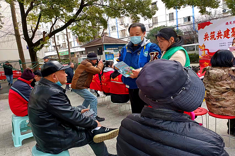 江苏省南京市玄武区花园路社区关工委开展“垃圾分类，你我同行” 为主题的学雷锋活动(4).jpg