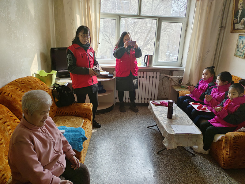 元宝山区东城街道新华社区学雷锋活动照片1_副本.jpg