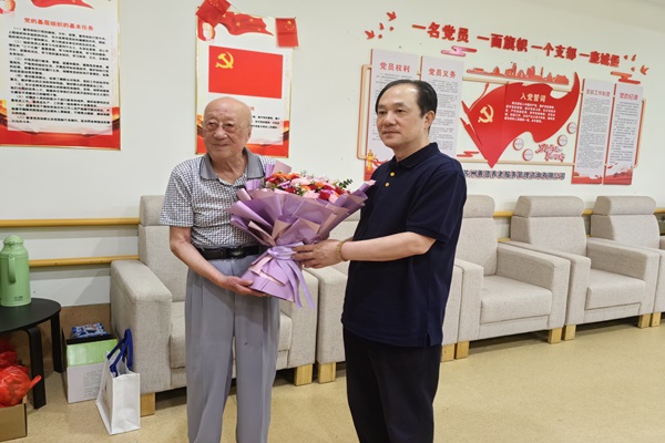 看望杨自中--.jpg