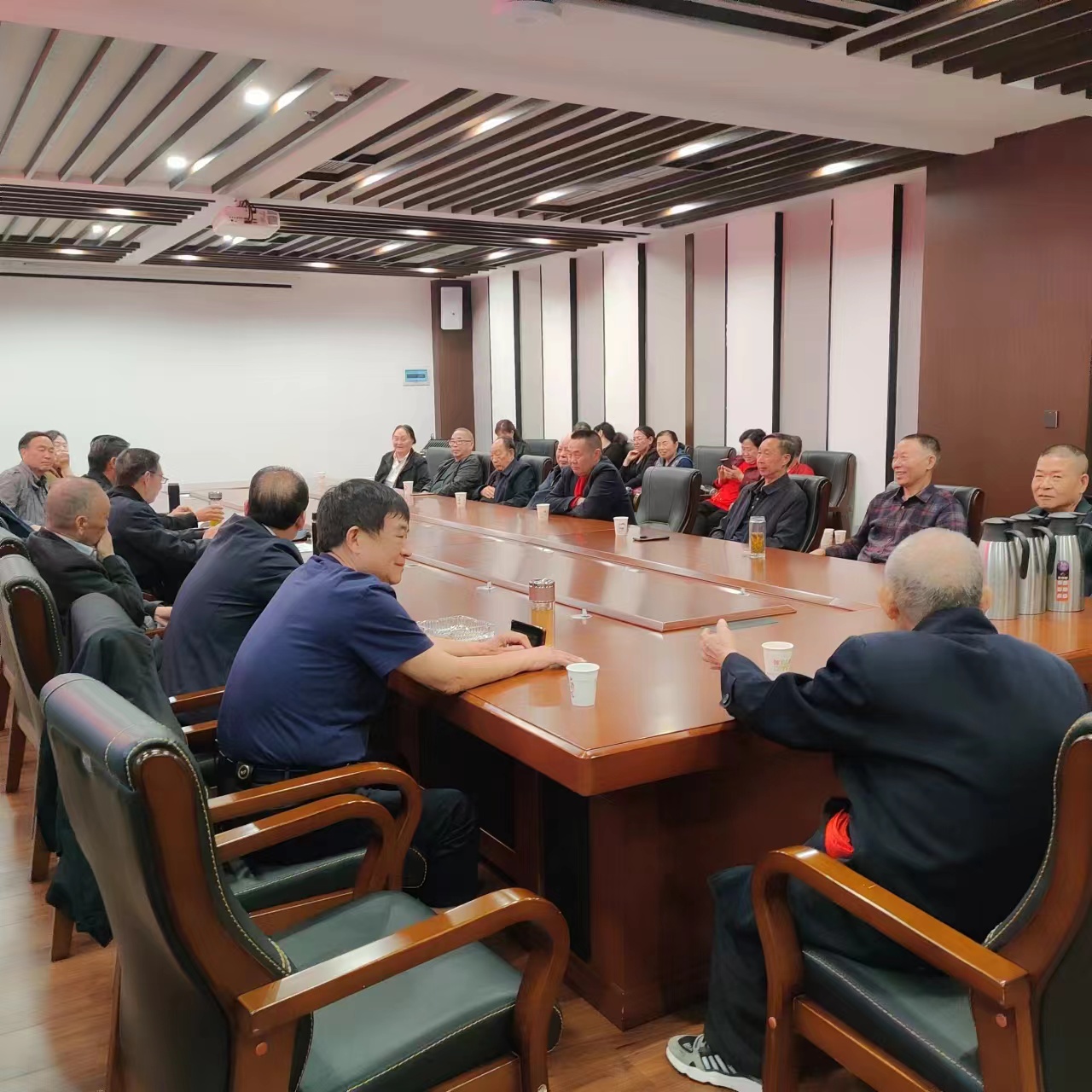 1728740530868316.jpg 县委.jpg