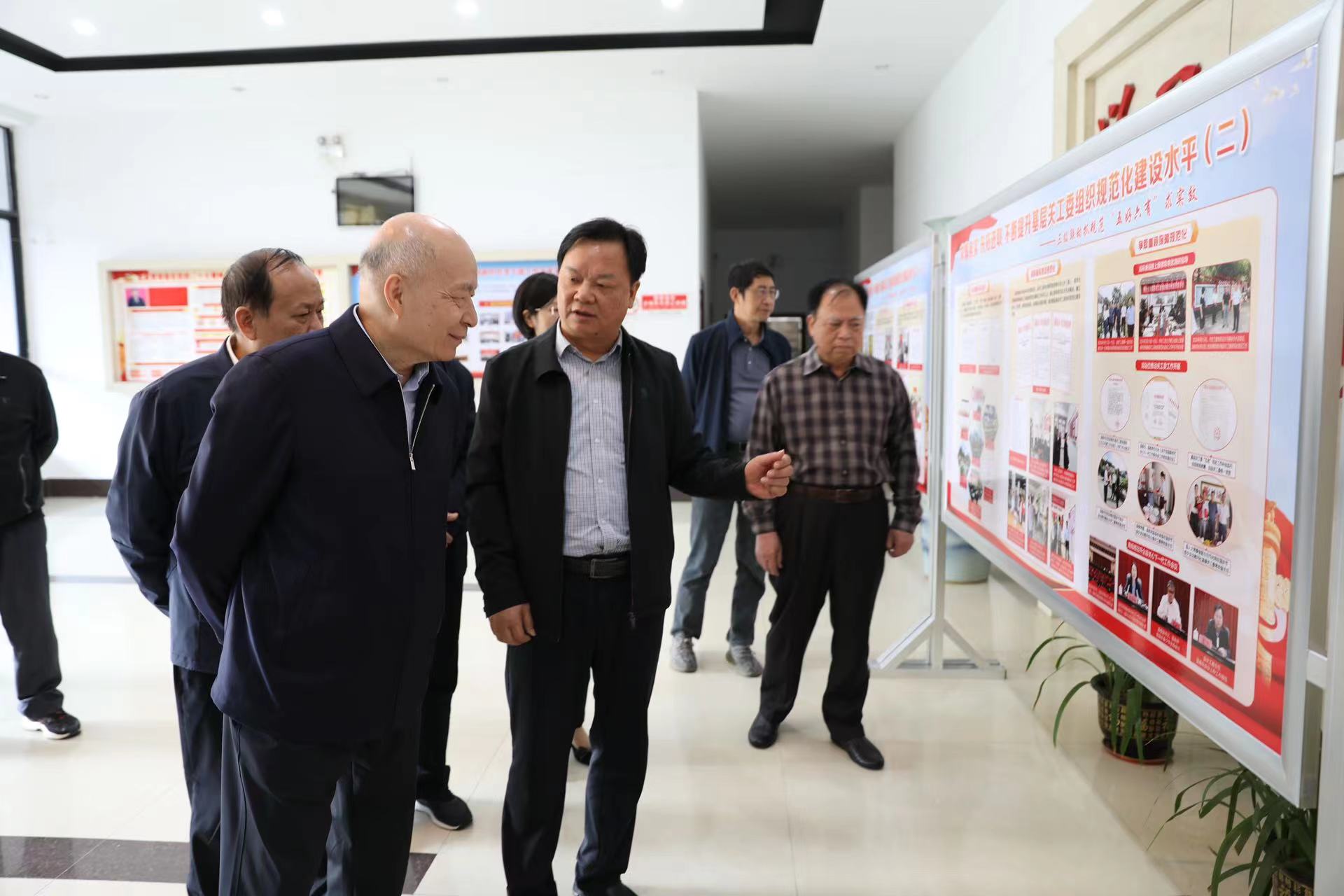 1730943304716596.jpg 1d5863c88c12ea465eec86e065fcdd2.jpg