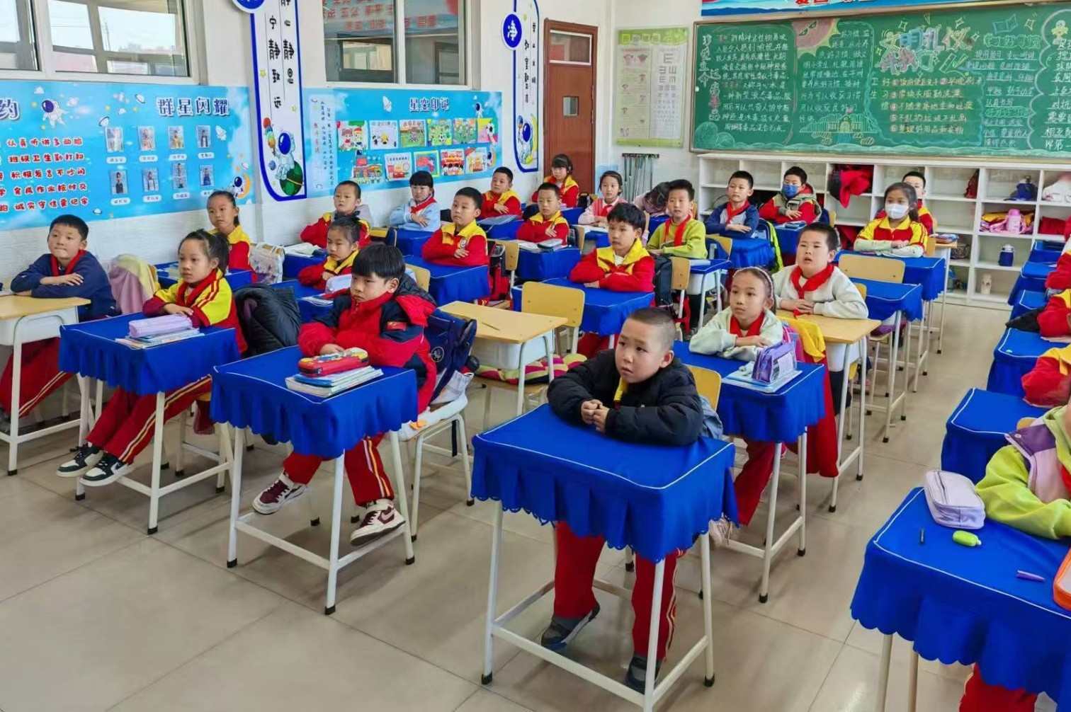 1733190411232961.jpg 元宝山区元宝山矿区小学“神舟起落是吾乡”观影活动照片6_副本.jpg