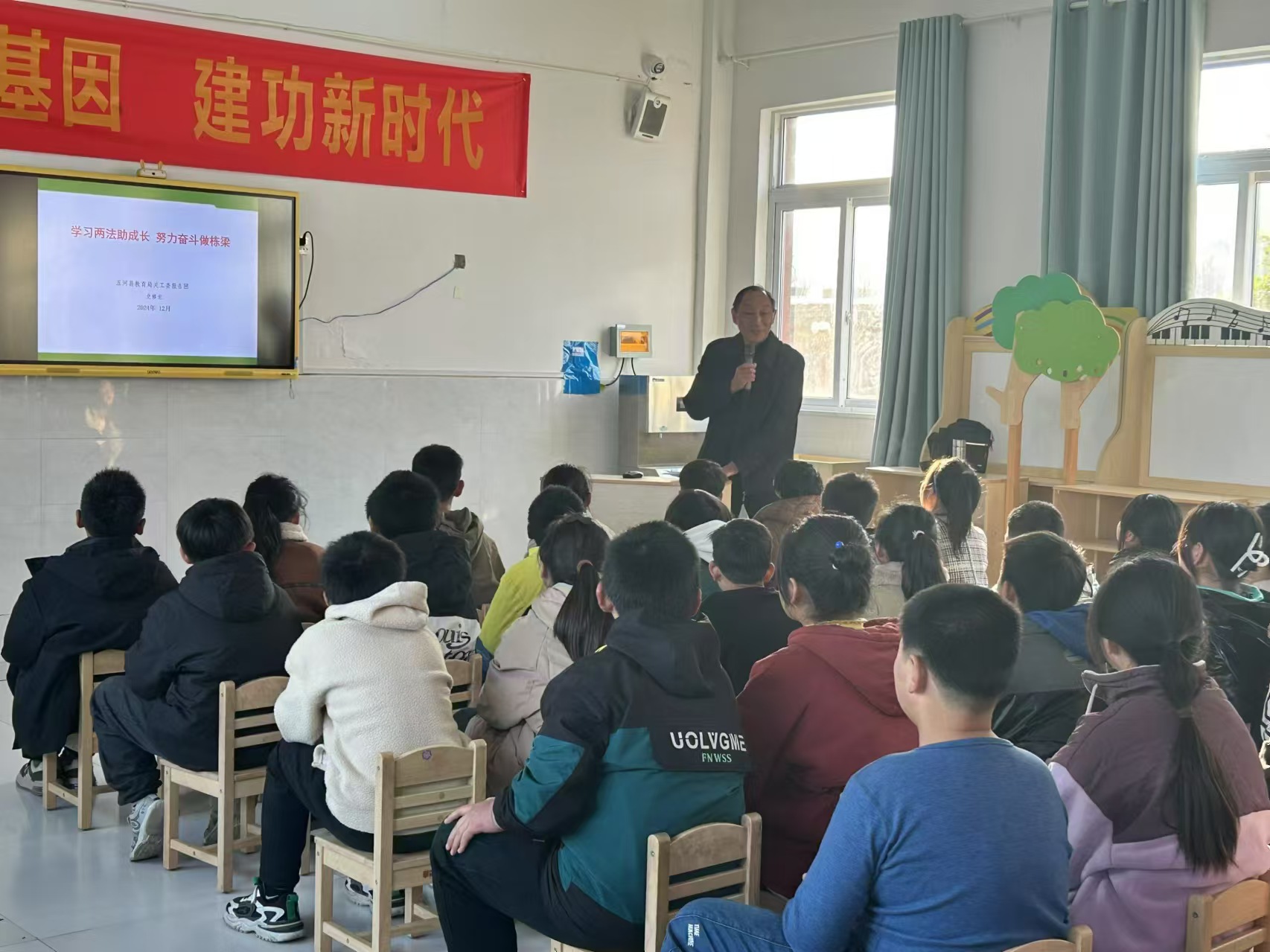 法治宣传进校园 老少同台讲“两法”.jpg