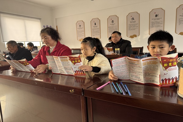 震泽镇新幸村关工委开展普法教育主题活动.jpg