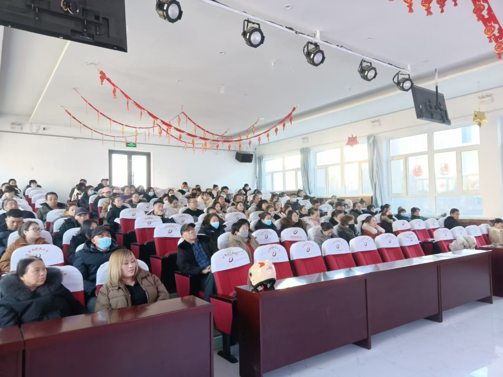 1734314268303596.jpg 元宝山区元宝山矿区小学关工委“一个都不能少活动照片4.jpg