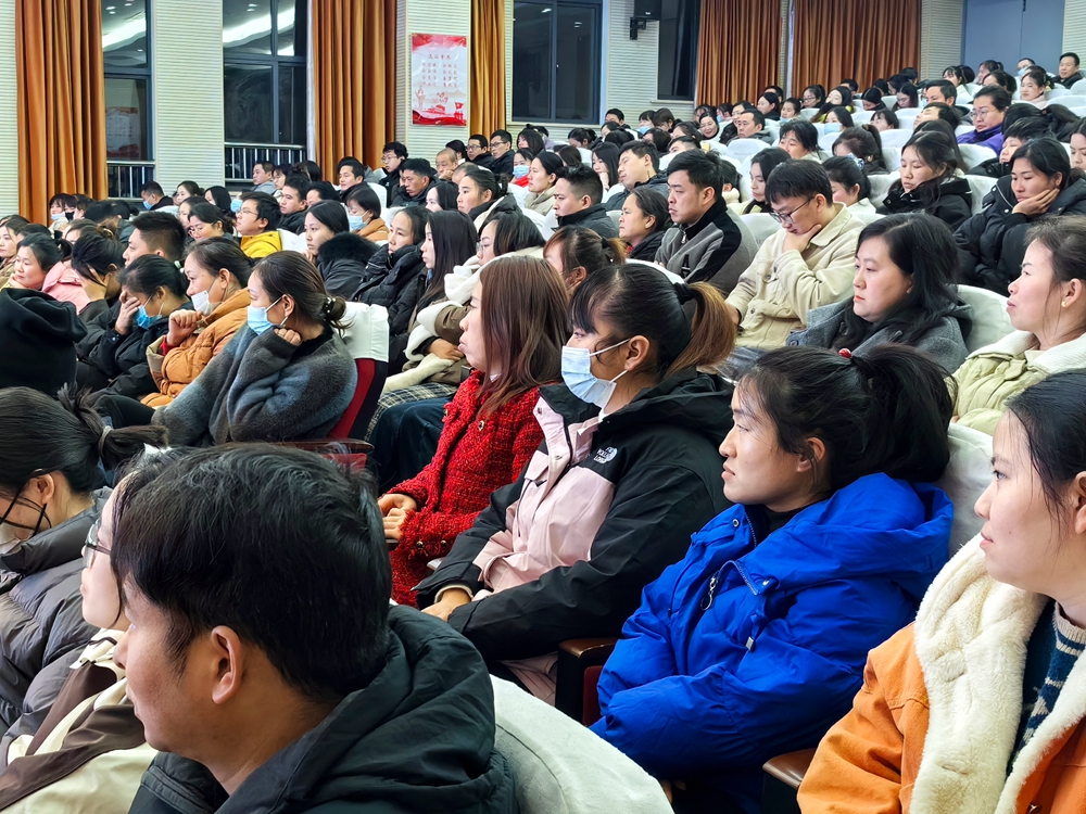 1736129640717709.jpg 葛过春逸夫学校讲座3_副本.jpg