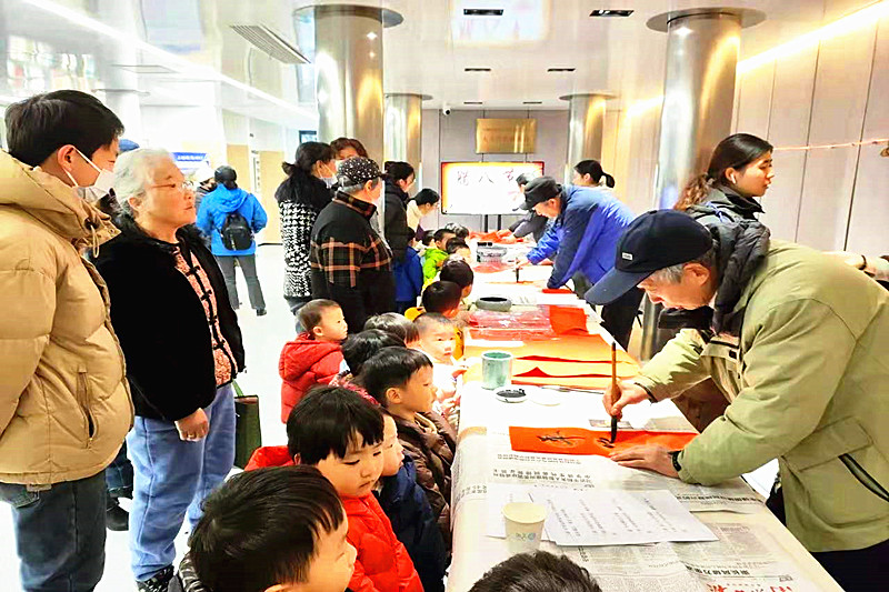 1736380299192459.jpg 江苏省南京市玄武区玄武门街道台城花园社区关工委开展“传承民俗,浓情腊八”主题活动(2).jpg