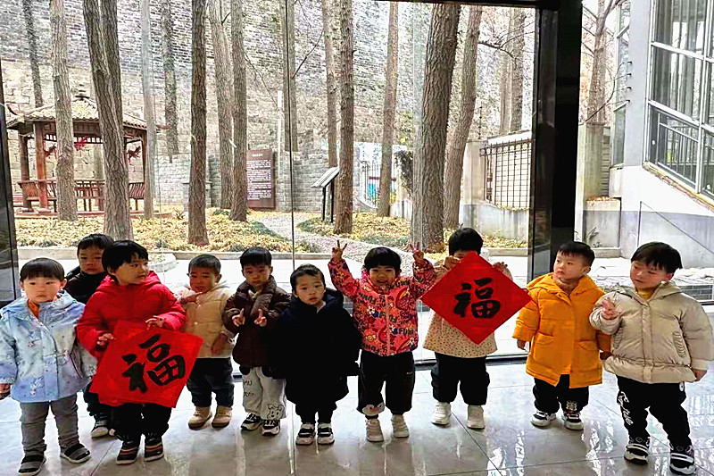 1736380317785358.jpg 江苏省南京市玄武区玄武门街道台城花园社区关工委开展“传承民俗,浓情腊八”主题活动(4).jpg