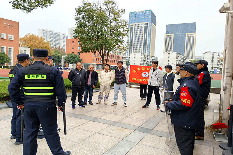江苏省南京市秦淮区蓝旗新村社区进校园开展反恐防暴应急演练活动(1).jpg