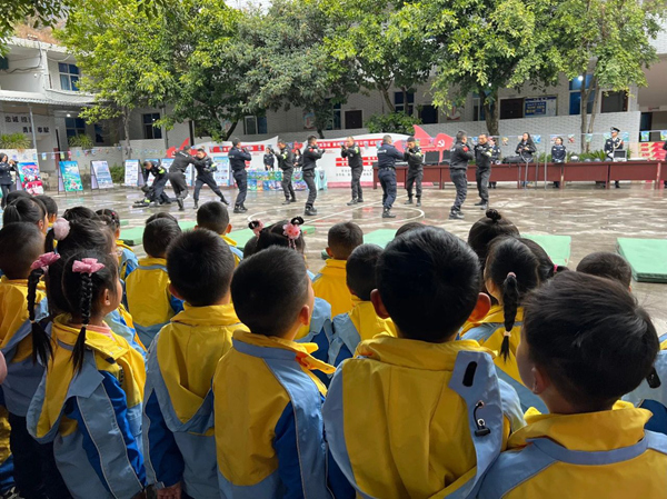 机关幼儿园警察节活动_副本.jpg