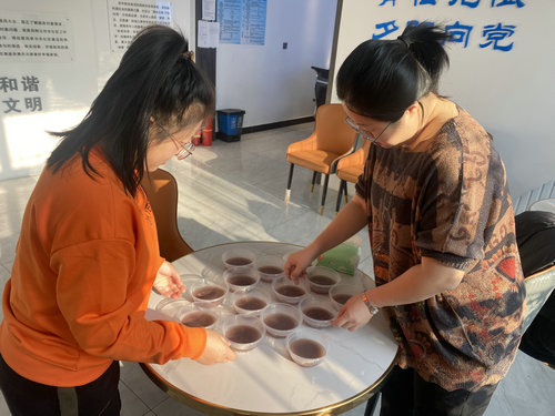 1736752766786961.jpg 前进办机车西社区腊八节活动2_副本.jpg