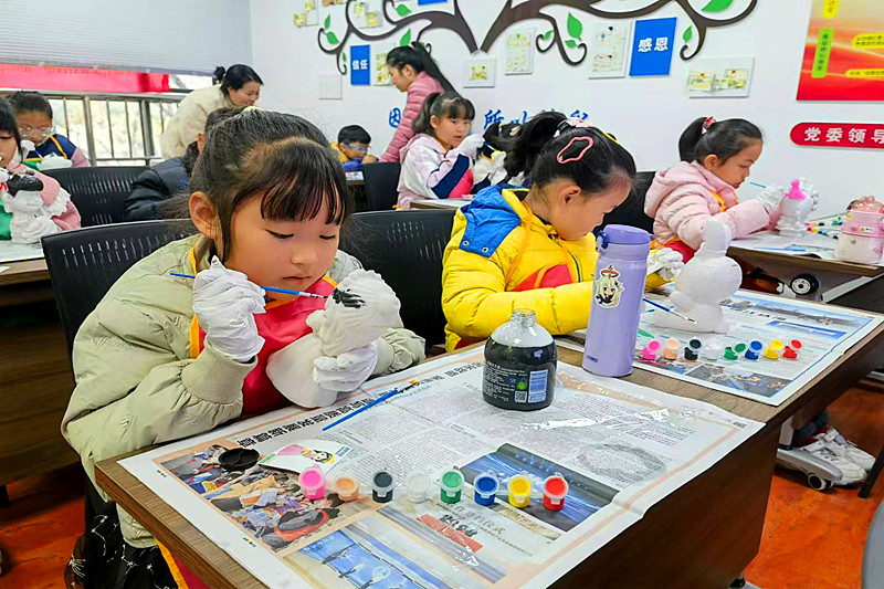 江苏省南京市栖霞区燕子矶街道燕华花园社区关工委联合开展“彩绘梦想，安全护航”主题活动(!) (1).jpg