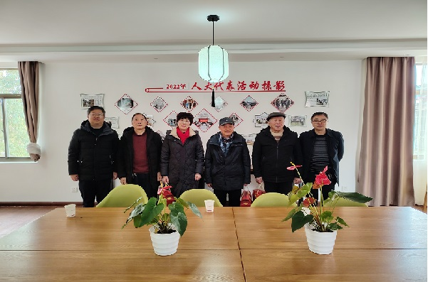 1737081027950698.png 桃源镇领导走访慰问优秀“五老”代表.png