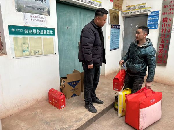 1737509233605446.jpg 慰问现场.jpg