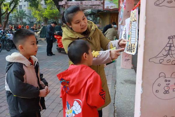 1737531790510852.png 1月16日,柳南区鹅山街道车辆厂东社区关工小组开展“安全快乐过寒假 无毒教育来护航”禁毒手抄报展示活动1(李海雪).png