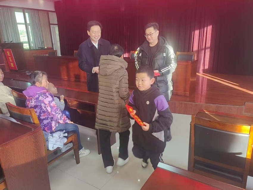 1737538638540149.jpg 元宝山区平庄镇关工委春节慰问活动照片4_副本.jpg