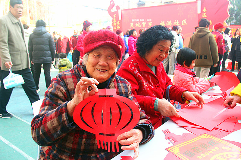 1737590530642923.jpg 江苏省南京市秦淮区武定新村社区关工委联合举办“灵蛇贺岁?福满社区”迎新春主题活动(3).jpg