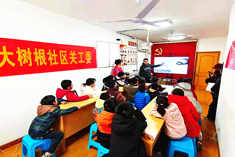 1737590773367338.jpg 江苏省南京市玄武区玄武门街道大树根社区关工委开展“3D打印科技体验”活动(1).jpg