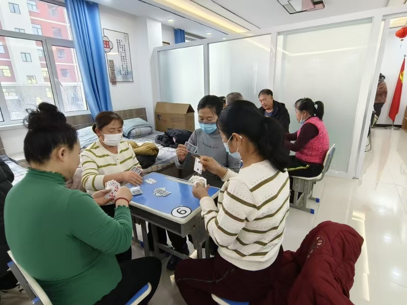 1737619247608650.jpg 元宝山区平庄城区街道吉祥社区关工委举办新春“五老”扑克赛照片2.jpg