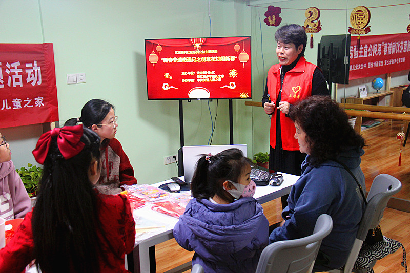 1737651542969105.jpg 江苏省南京市秦淮区秦虹街道武定新村社区组织青少年“创意花灯闹新春”手工制作活动(1).jpg