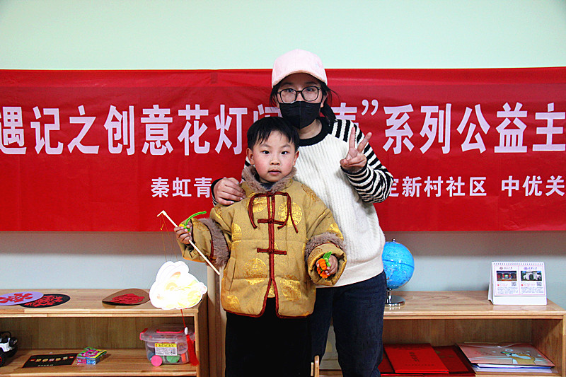 1737651605967769.jpg 江苏省南京市秦淮区秦虹街道武定新村社区组织青少年“创意花灯闹新春”手工制作活动(6).jpg