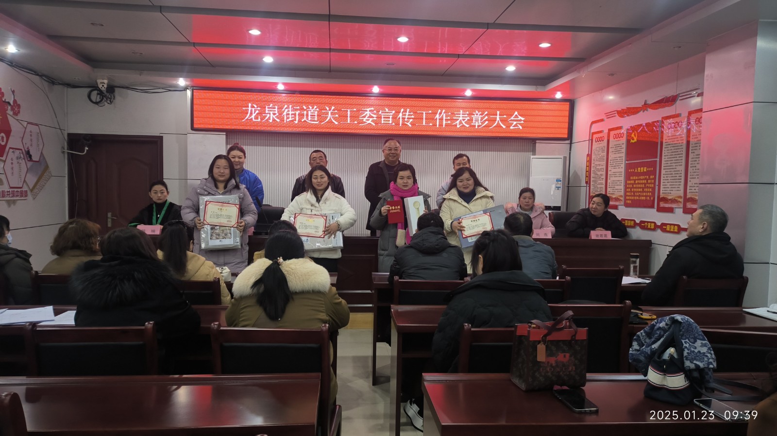 1737682206786496.jpg 2de7013180b4f626d6e73b1c6c328ec.jpg