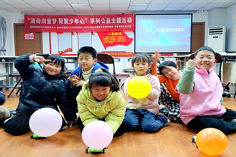 1737765045189144.jpg 江苏省南京市建邺区沙洲街道清荷北园社区开展“荷芽初绽 创艺动力车趣行”手工制作活动(4).jpg