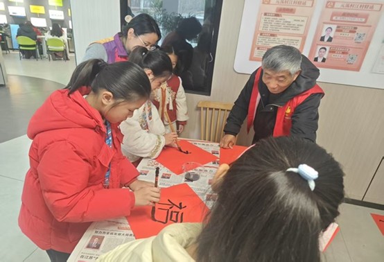 汾湖高新区元荡村：引领新春公益亲子情 共筑乡村文明新风景2.jpg