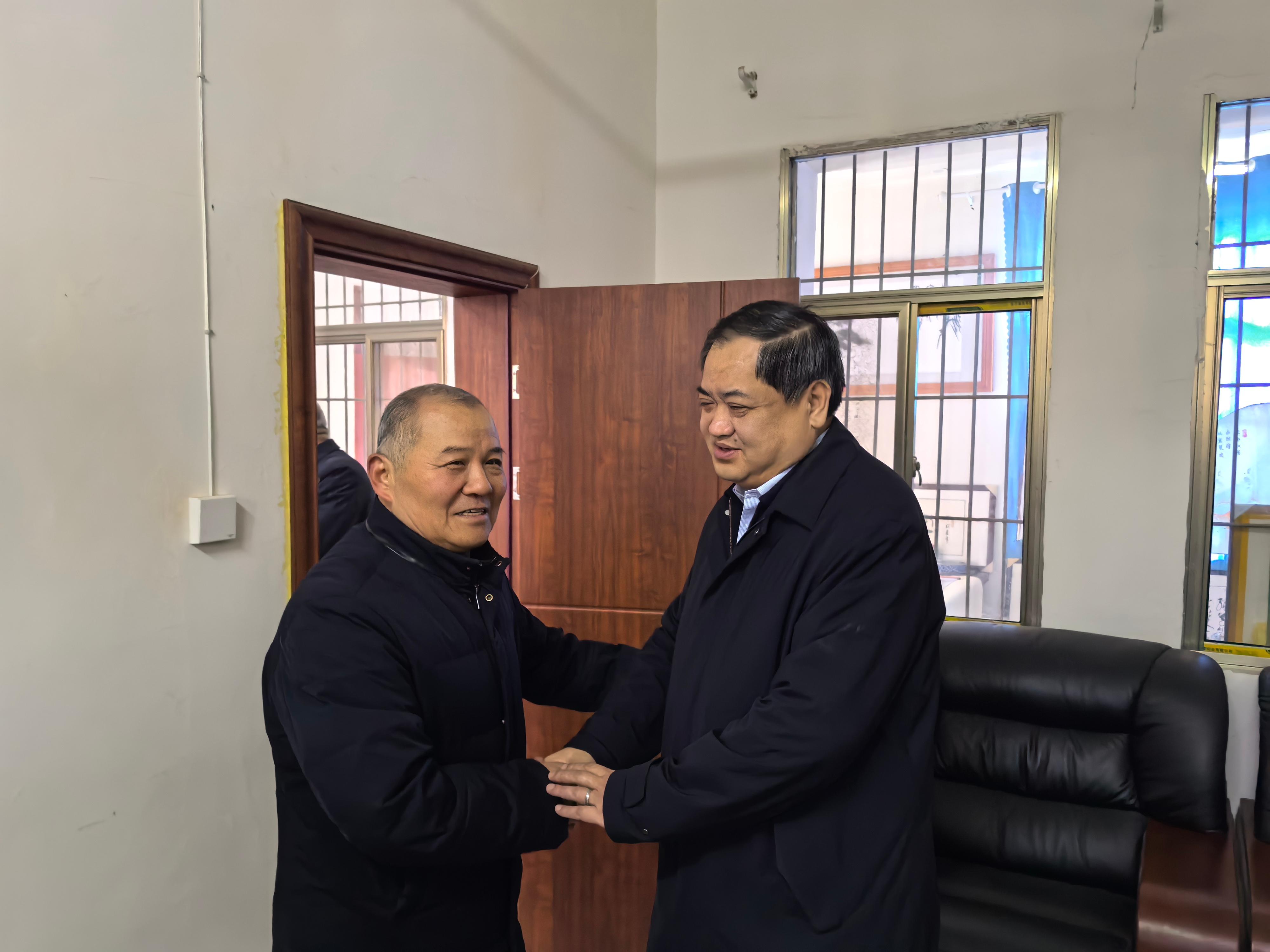 安徽省阜阳市阜南县领导走访慰问 关工“五老”1(1).jpg