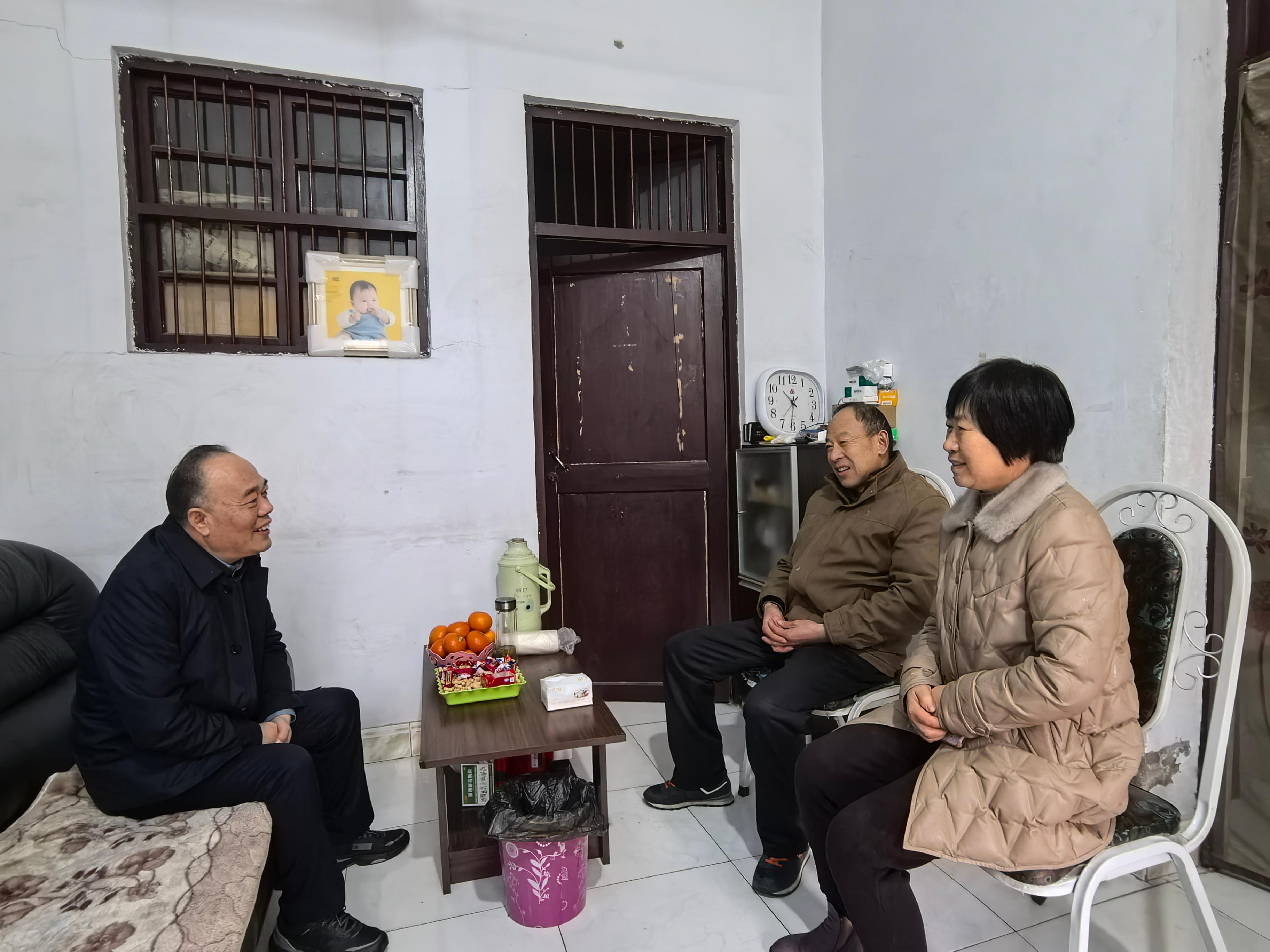 安徽省阜阳市阜南县领导走访慰问 关工“五老”2(1).jpg