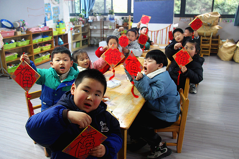 江苏省南京市玄武区玄武湖街道关工委联合开展“创意‘福’字 传递祝福”手工制作活动 (5).jpg