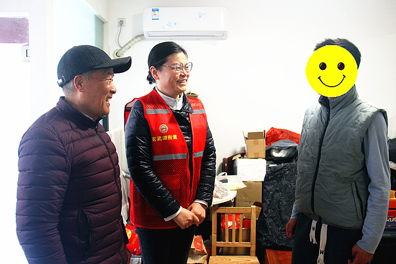 玄武湖街道关工委联合开展春节走访慰问困境学生“爱心”行动 (1).jpg