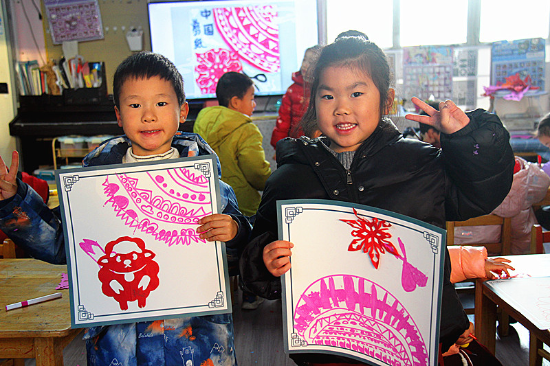 江苏省南京市玄武区玄武湖街道关工委联合开展“童心绘年画, 欢喜迎新年”手工制作活动 (4).jpg